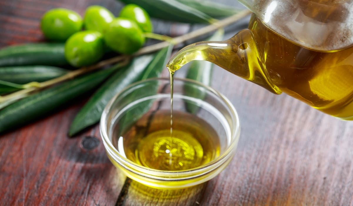 Cómo el aceite de oliva puede beneficiar nuestro cabello