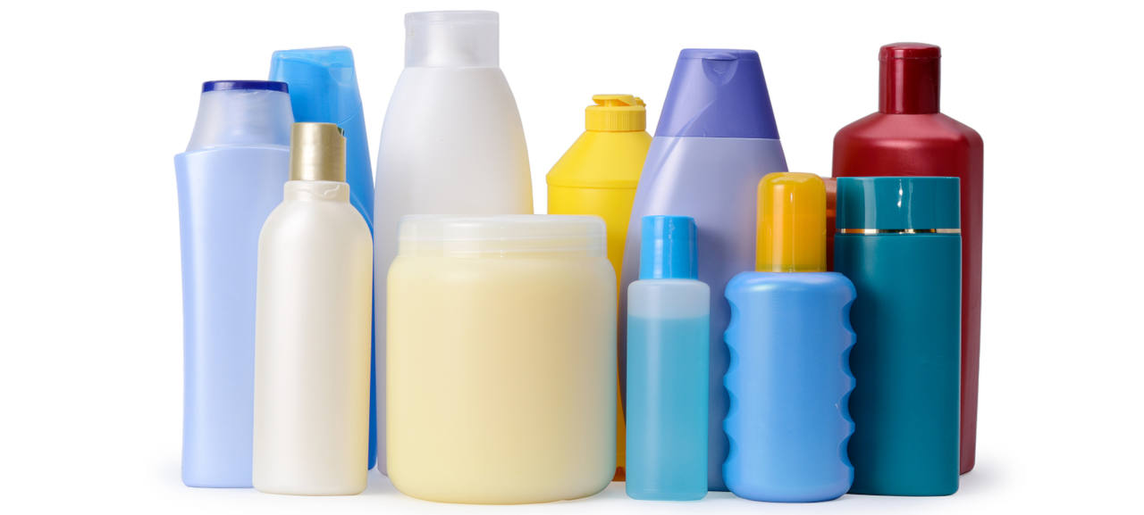 la plupart des produits de soins capillaires vendus dans le commerce contiennent de nombreux produits chimiques nocifs pour vos cheveux
